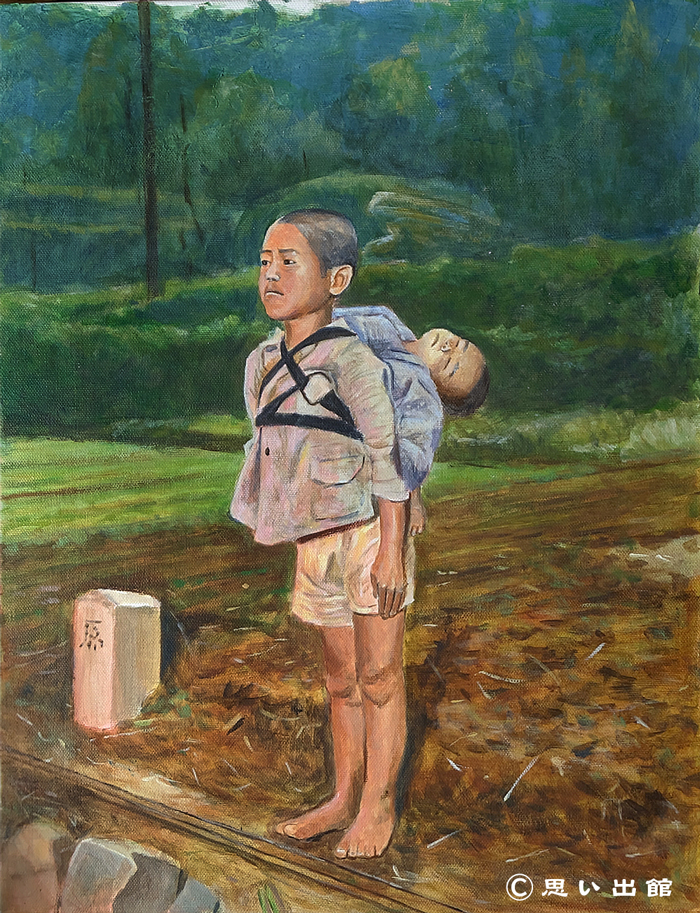 焼き場に立つ少年　カラー画像